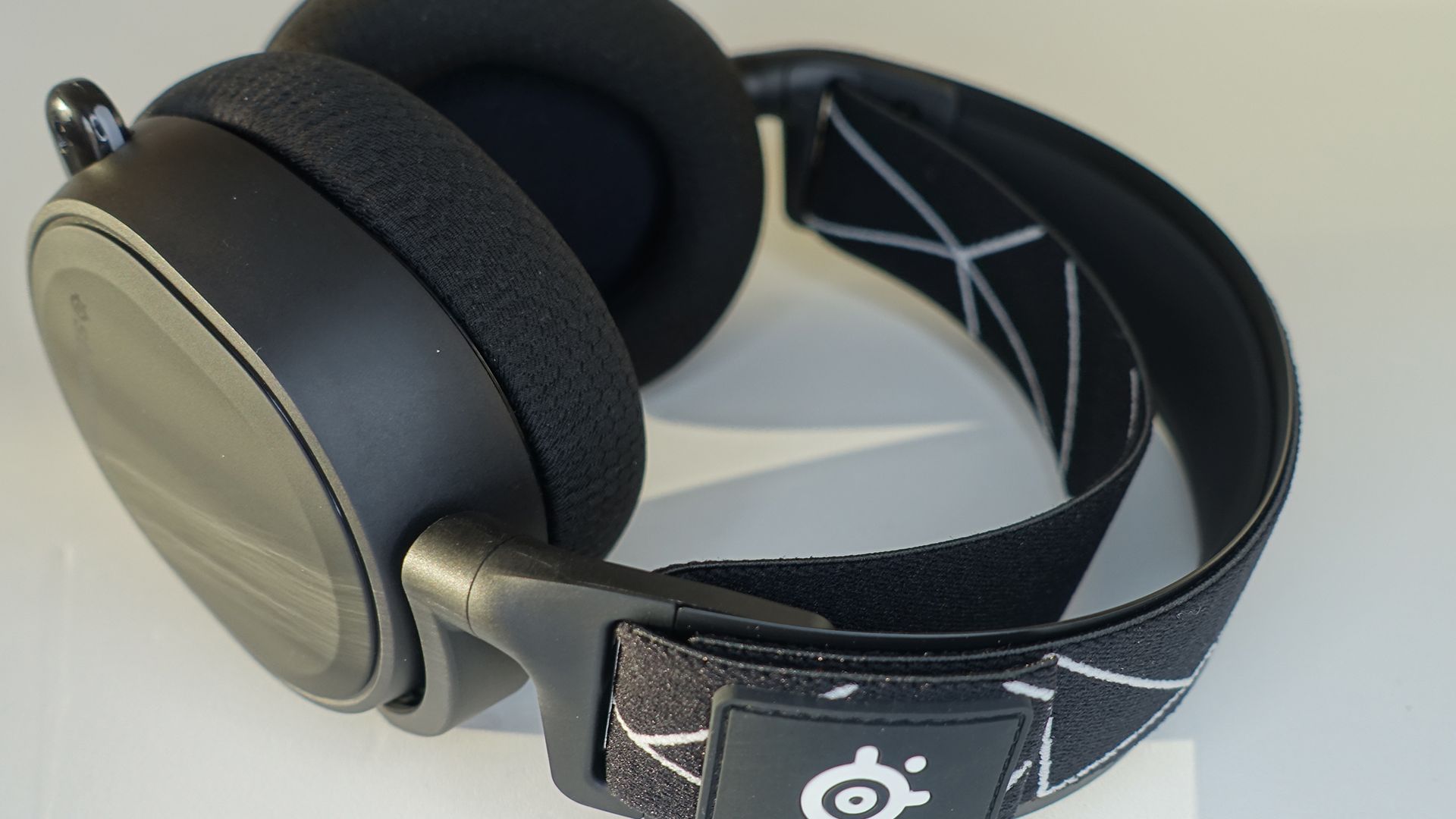 ヘッドホン SteelSeries Arctis 9 Wireless Amazon.co.jp: SteelSeries ゲーミングヘッドセット 無線 ワイヤレス