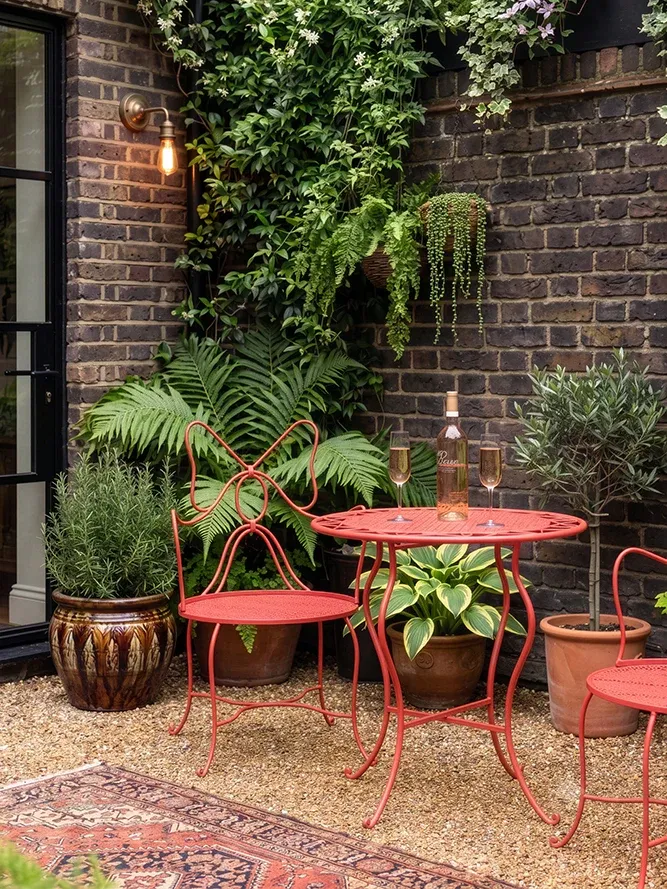 Fuzhuo Powerlon Outdoor Furniture Co. LTD, Red Bow Garden Table &amp;amp; Chairs Set