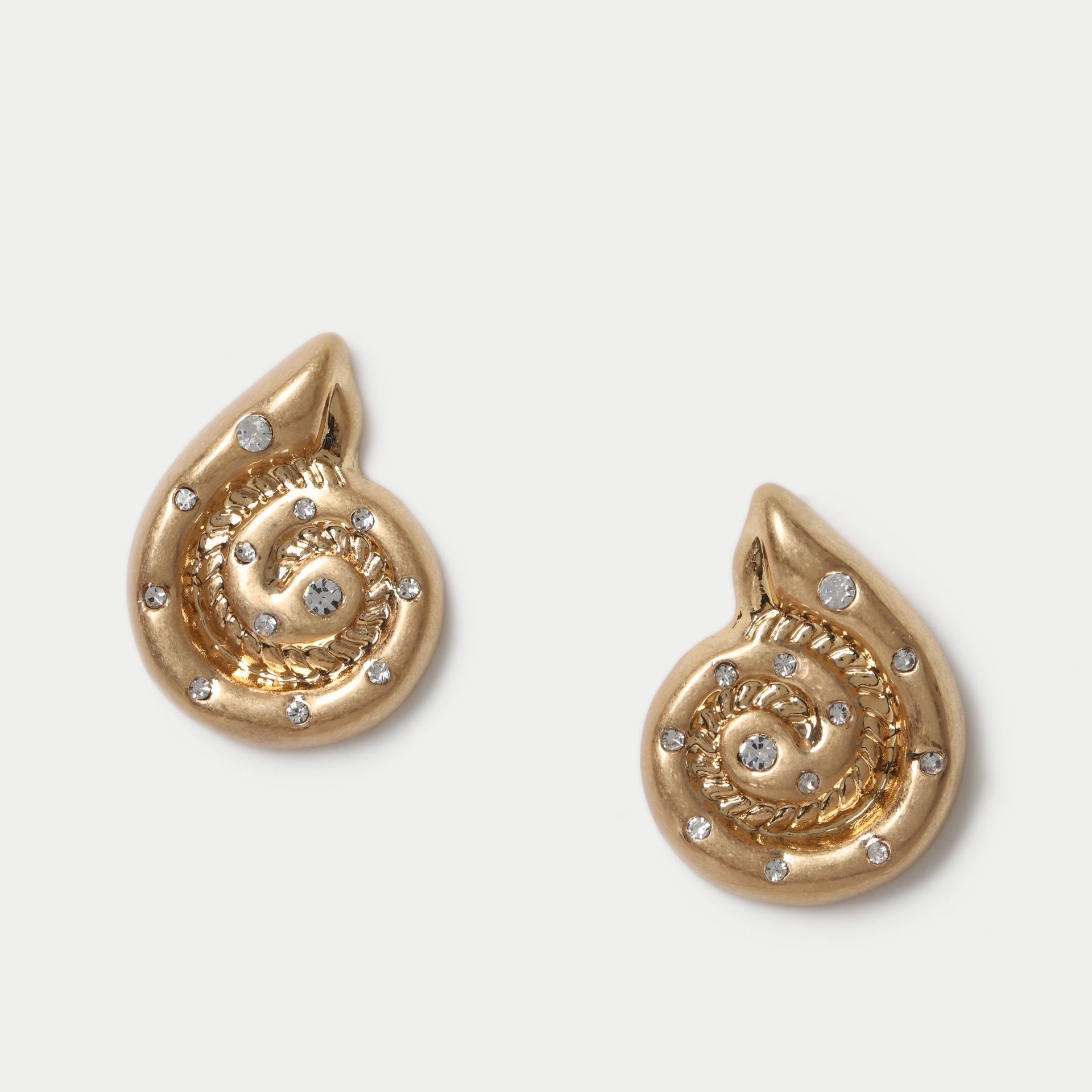 Crystal Detail Shell Stud Earring