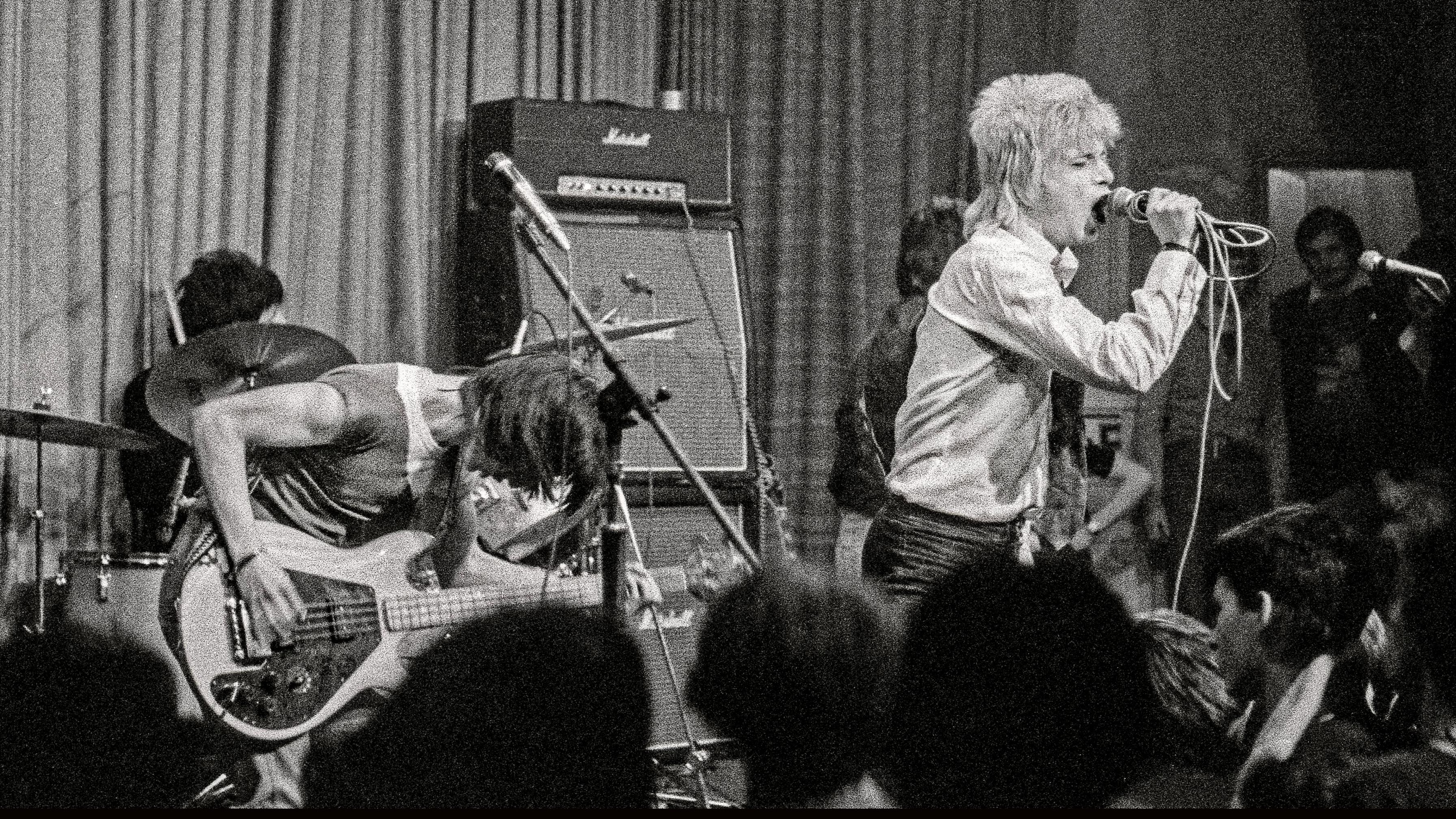 Howard Bates and Wayne Barrett of punk band Slaughter &amp;amp; the Dogs perform in London, 1977. (Photo by Dick Barnatt/Redferns)