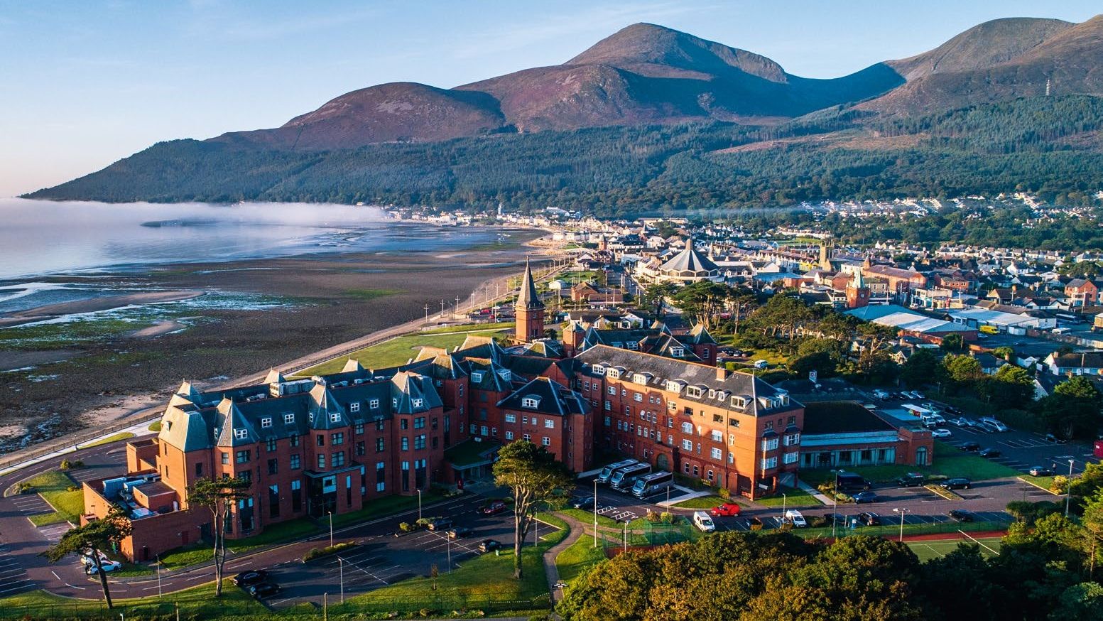 GLF324.stayplay.slieve_donard_hotel_airswing_media