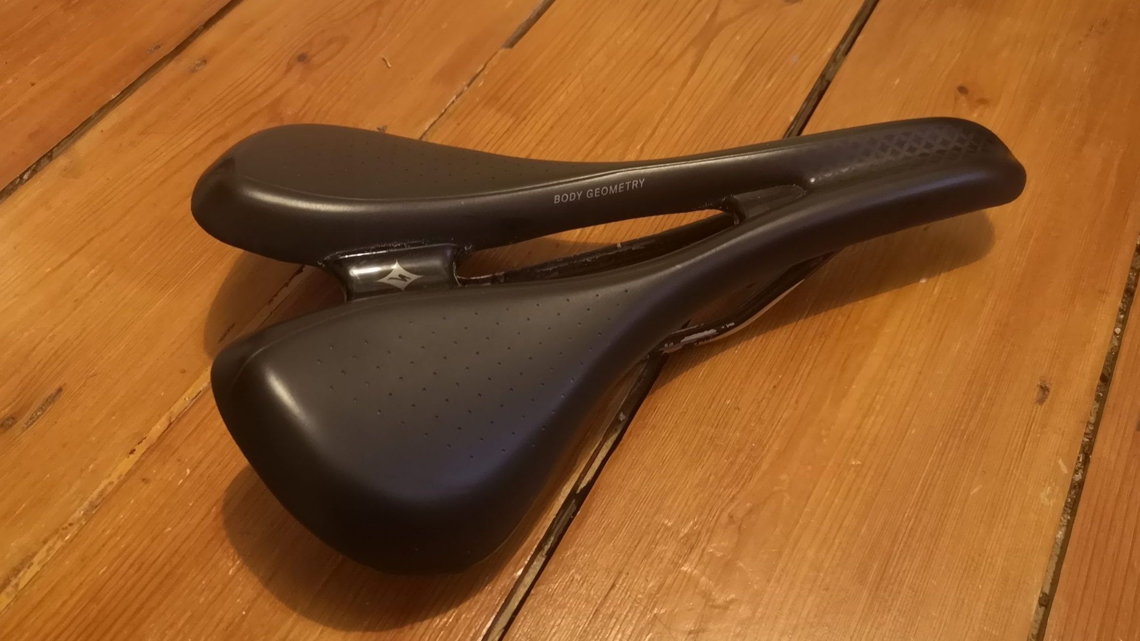 SPECIALIZED OURA カーボンレール サドル 6PznamEqyWwvtfCzS3bLP3.jpg
