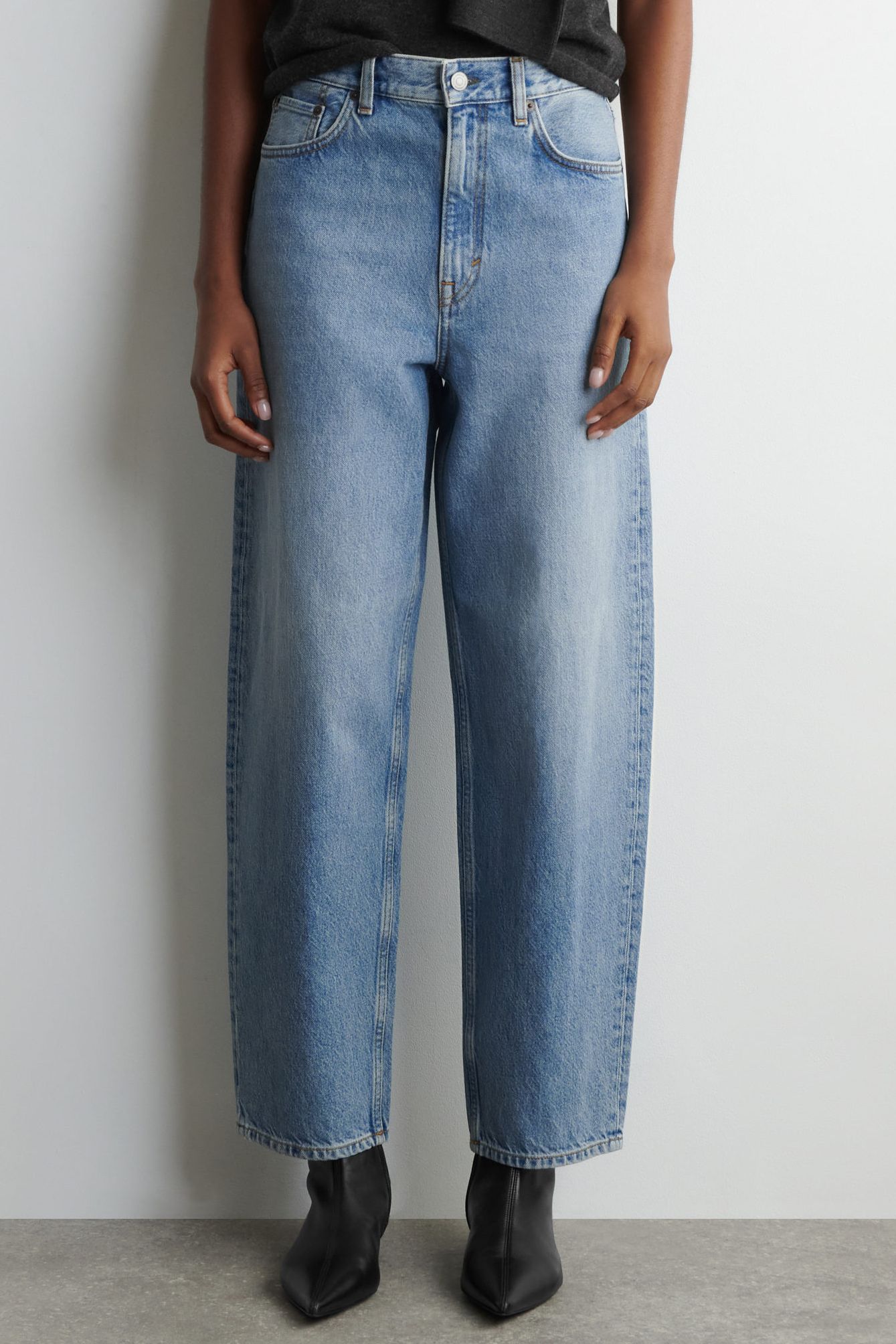 Arch Tapered Jeans