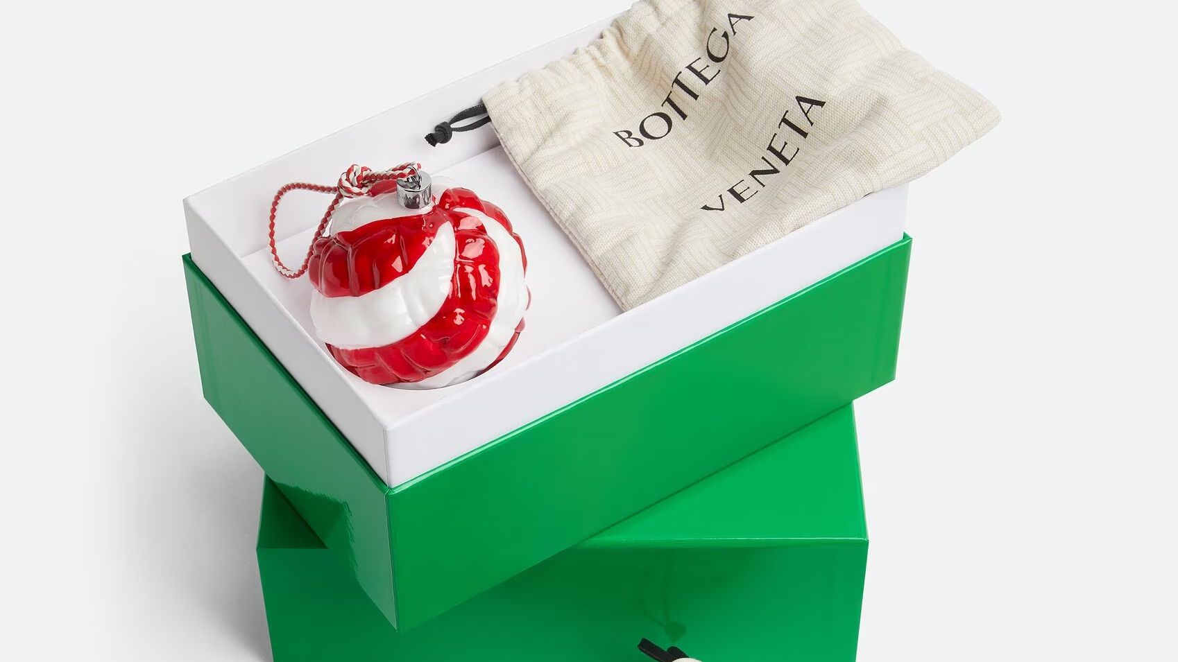Designer Christmas ornaments to accessorise your tree  display picture 3