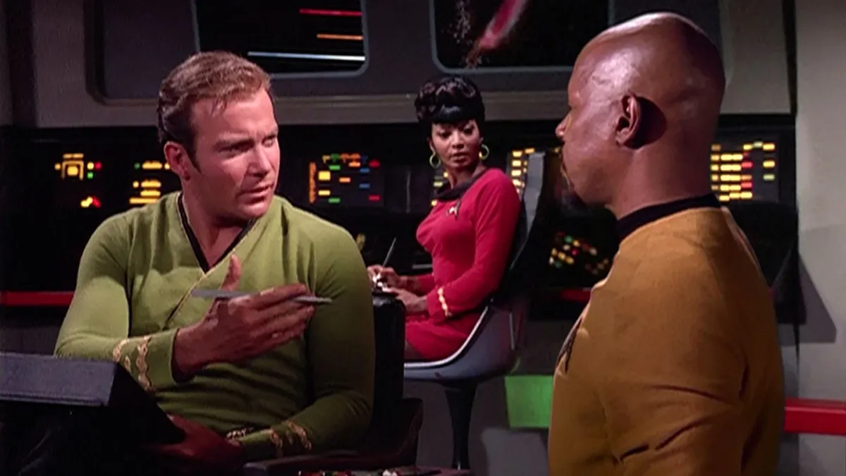 Sisko meets Kirk in Star Trek: Deep Space Nine episode 'Trials and Tribble-ations'