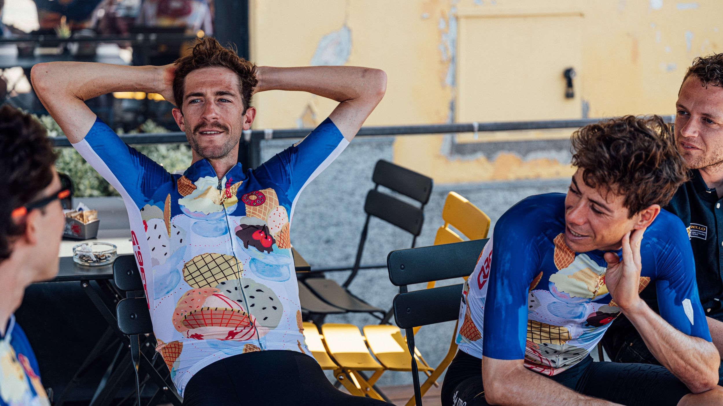 ティム・ケルン 写真集「The Peloton」自転車ロードレース Sun, coffee, pastries and gelato: How the peloton spent the Giro d