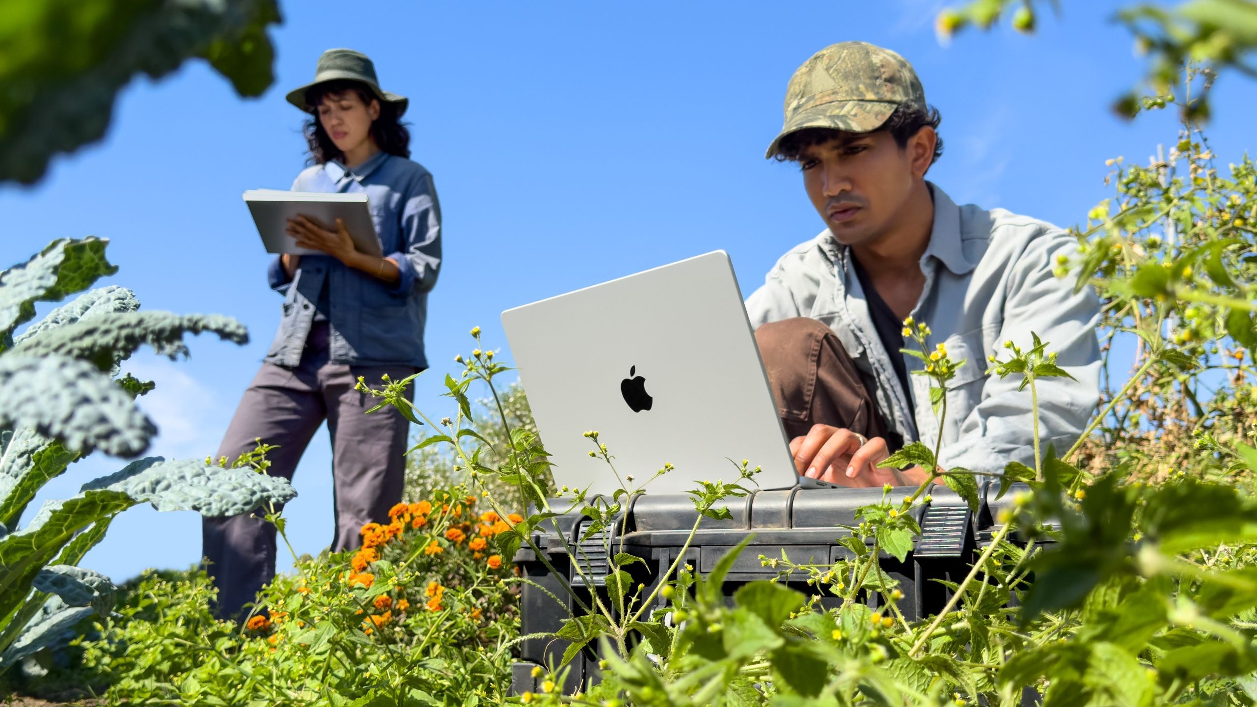 Apple MacBook Pro M6 press shot