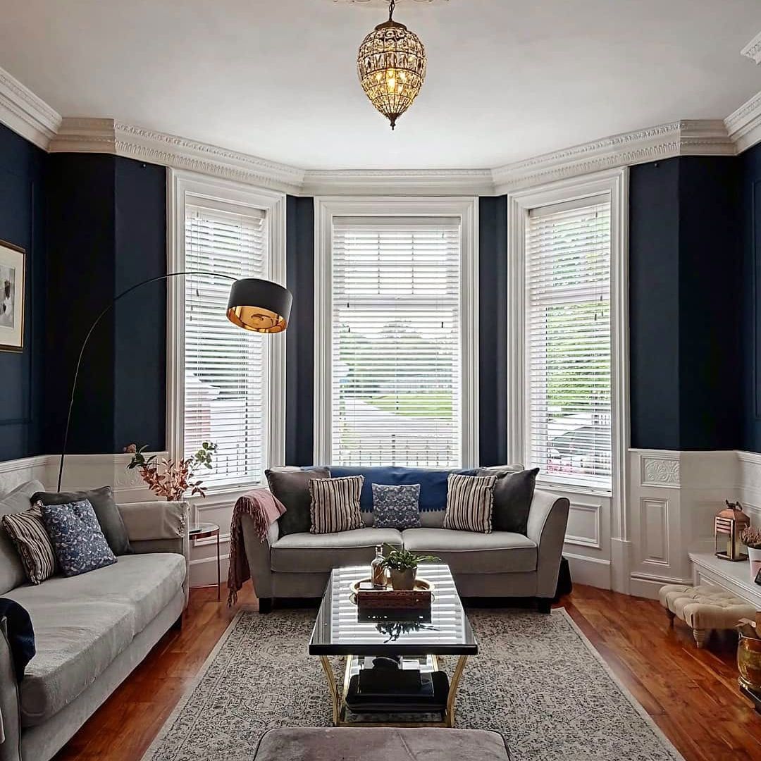 Window treatments that flatter the bay