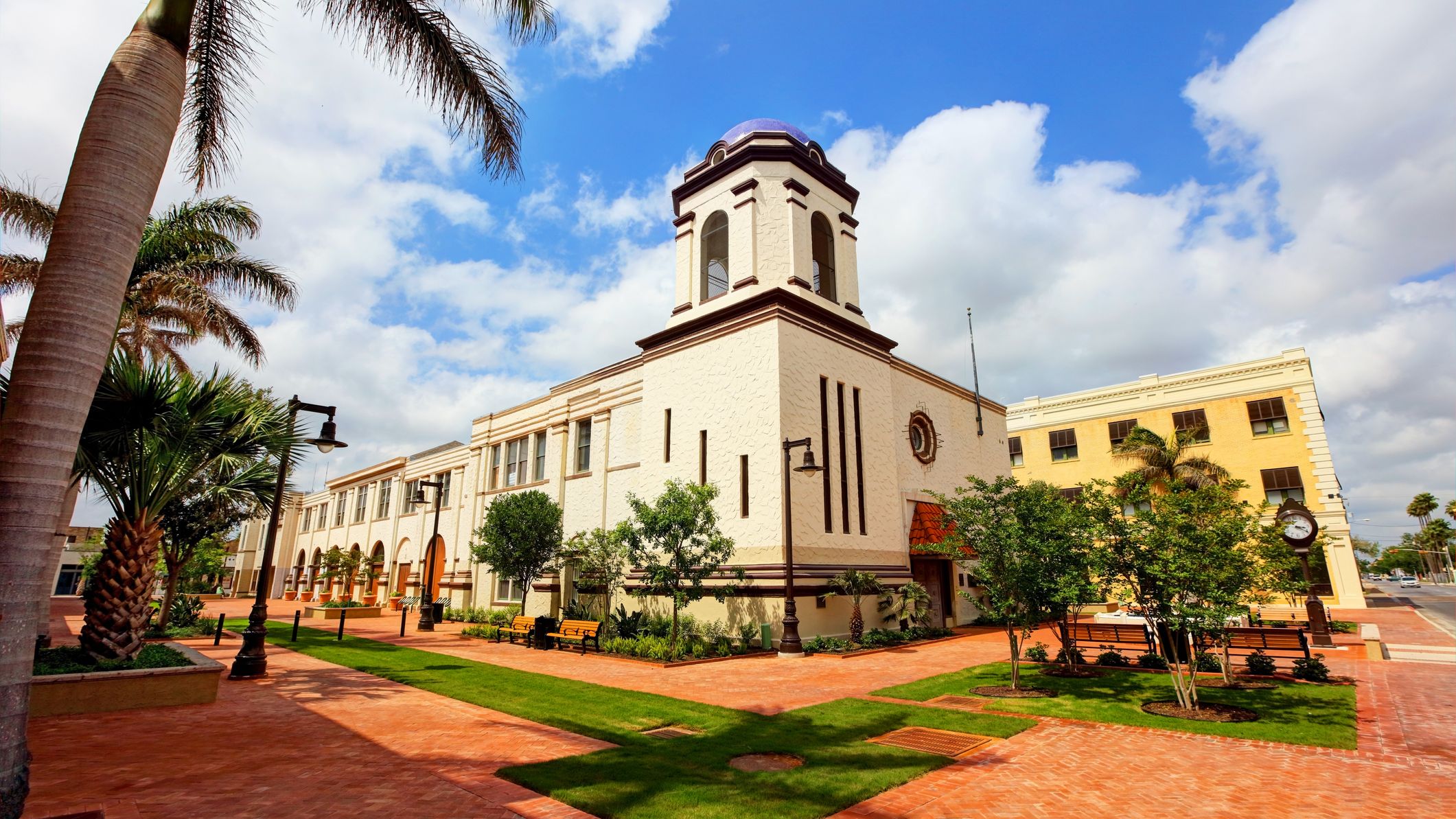 a picture of Brownsville, Texas City Hall
