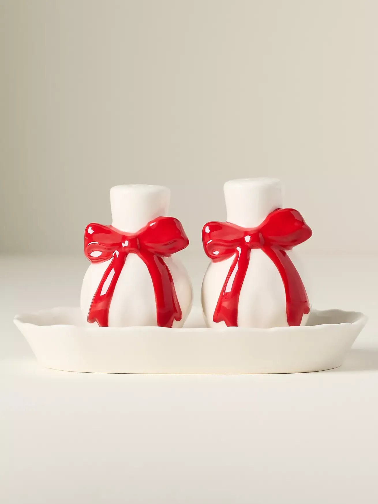 Benedita Stoneware Bow Salt & Pepper Shakers