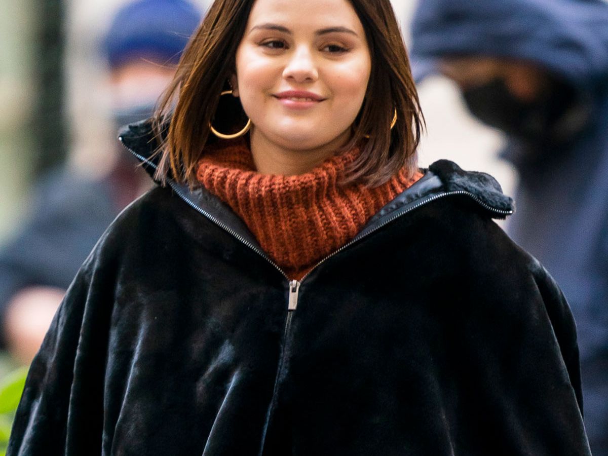 selena-gomez-madewell-sweater-