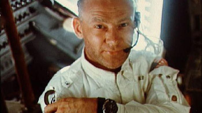 The Story Claiming Buzz Aldrin Saw Aliens in Space Is Utter Nonsense | Live Science