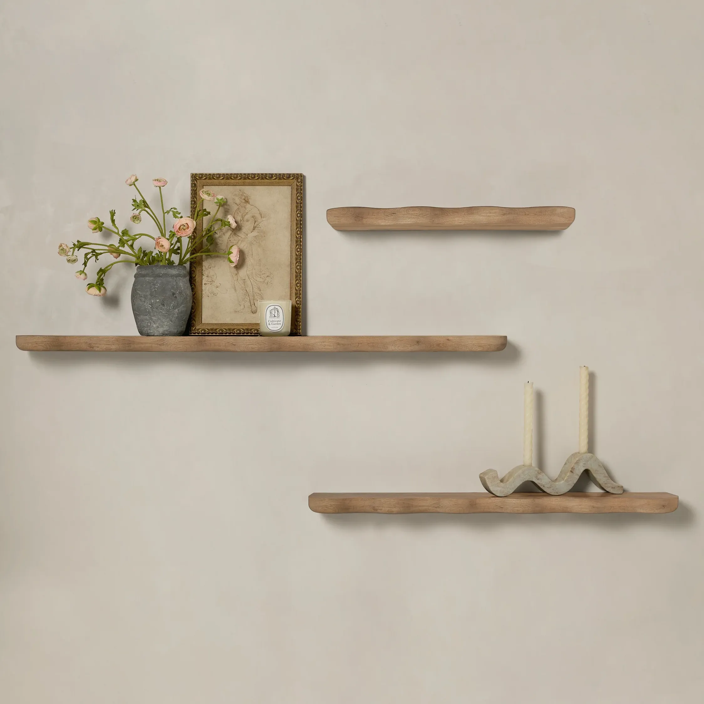 Lulu and Georgia, Cario Shelf