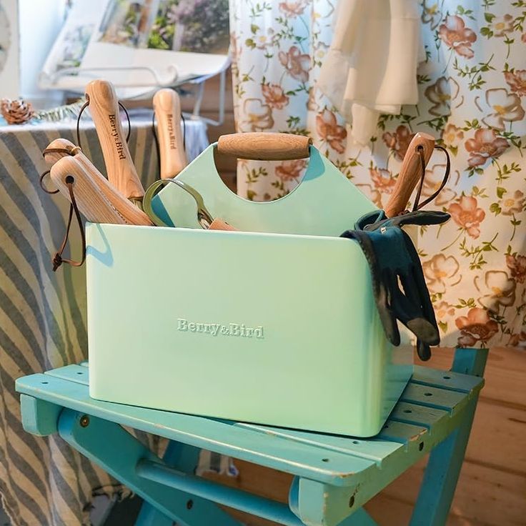 Berry&amp;amp;bird Garden Tool Organizer, Metal Garden Caddy With 4 Compartments and Wooden Handle, Gardening Tools Box for Indoor &amp;amp; Outdoor, Practical Gardener Gift for Gardening Lovers