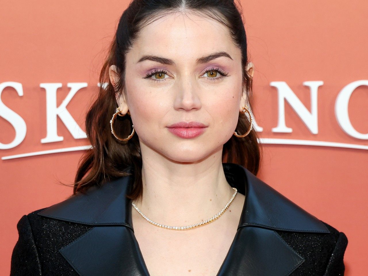 Ana de Armas Proved Purple Makeup Is Making a Comeback | Who What Wear