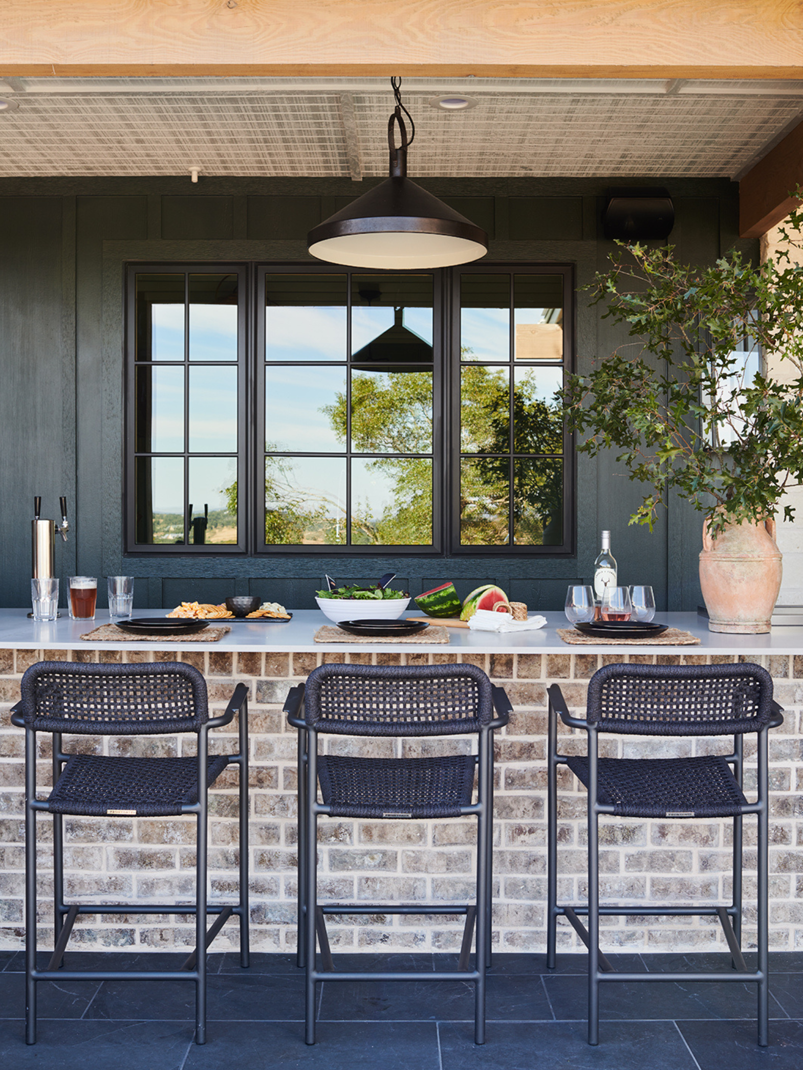 LH. Designs outdoor area