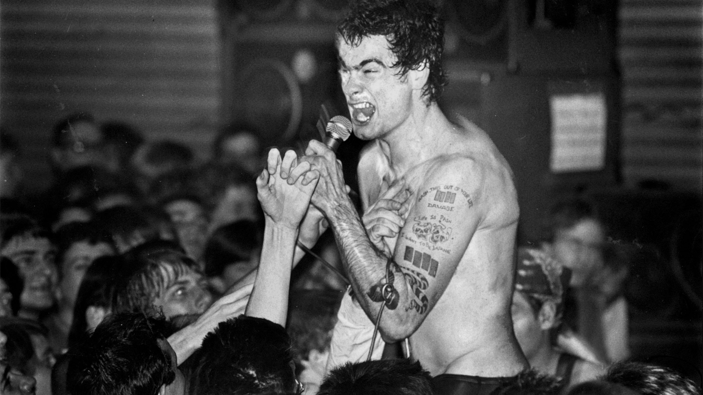 CA.0926.Rollins2 &amp;ndash;&amp;ndash; FILE PHOTO&amp;ndash;&amp;ndash; JANUARY 16, 1983&amp;ndash;&amp;ndash; Lead singer of punk rock group Black Flag, Henry Rollins, stripped down to his underwear whips the crowd into a frenzy. For use in Sunday Calender, October 6, 2002 for an upfront feature. PHOTO CREDIT: BOB CHAMBERLIN / Los Angeles Times