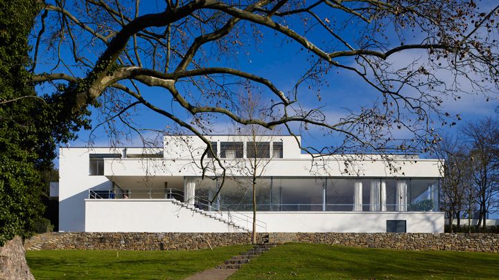 洋書 Mies van der Rohe: Vila Tugendhat Brno Ludwig Mies van der Rohe's Villa Tugendhat returns to form