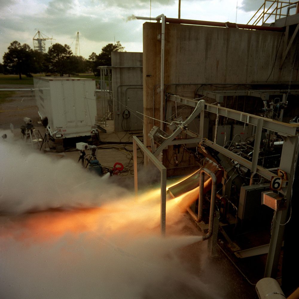 Space History Photo: Test Firing of Linear Aerospike Engine | Space