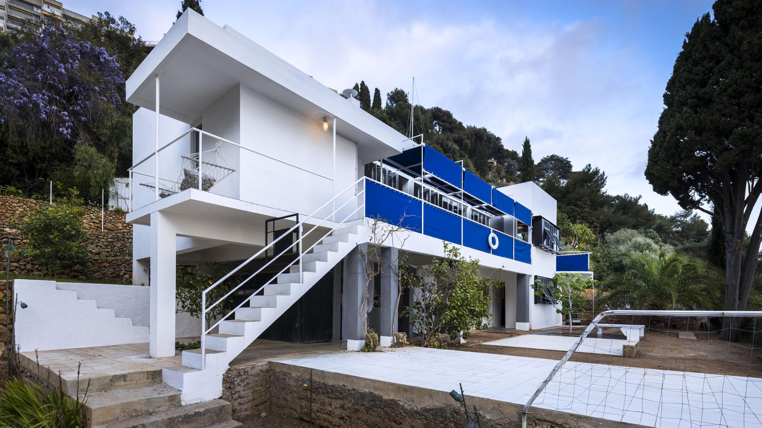 希少 EILEEN GRAY Designer and Architect Eileen Gray (1878 - 1976)⁣ ⁣ Gray was a Irish-Scottish