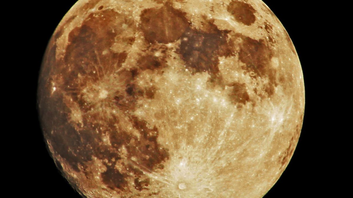 The air moon : 白昼の月 : moon project docu… Mystery of Moon's Water: Scientists Point to Solar Wind as Origin