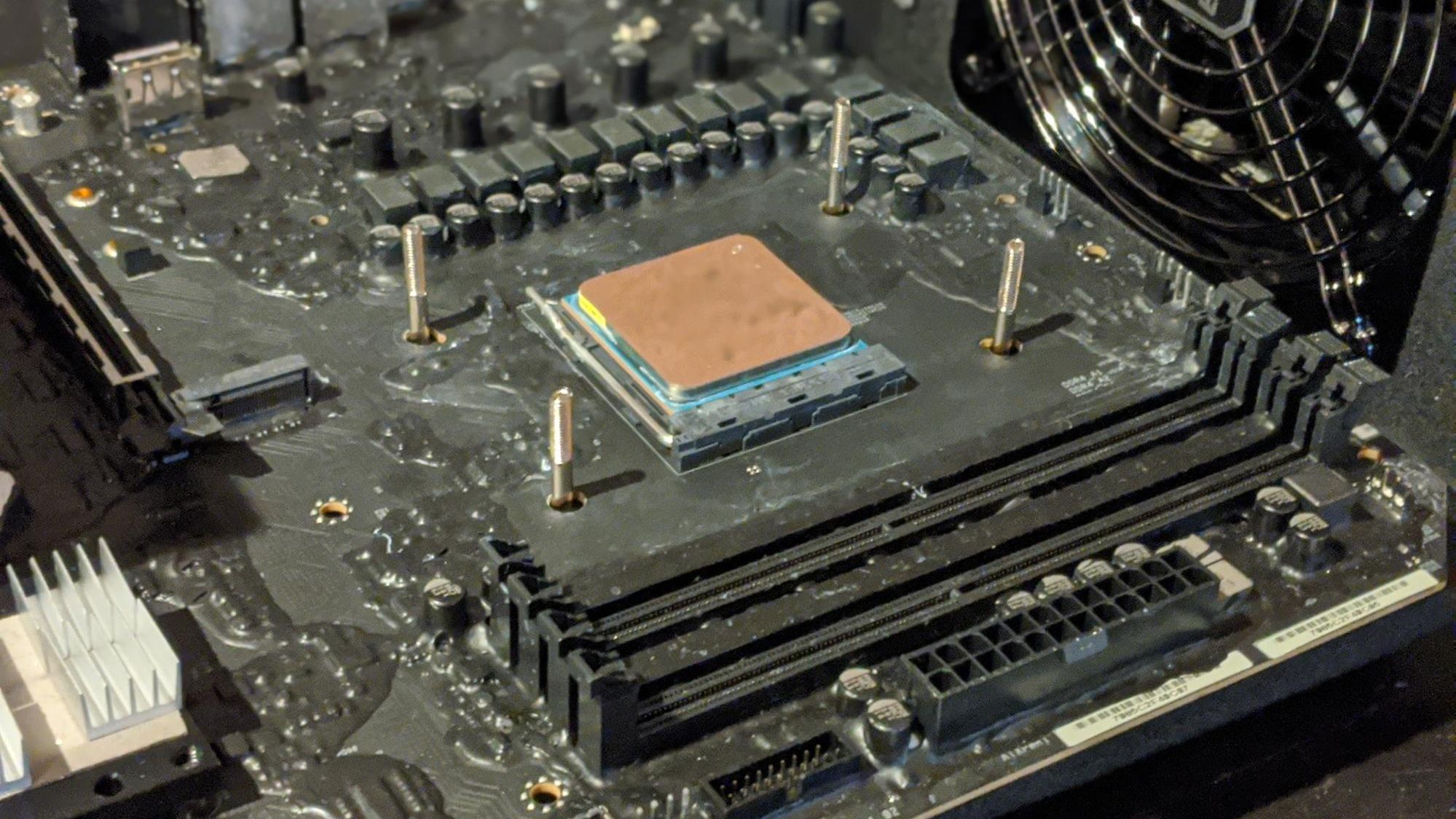 How I Overclocked the Ryzen 9 3900XT to World-Record Speeds