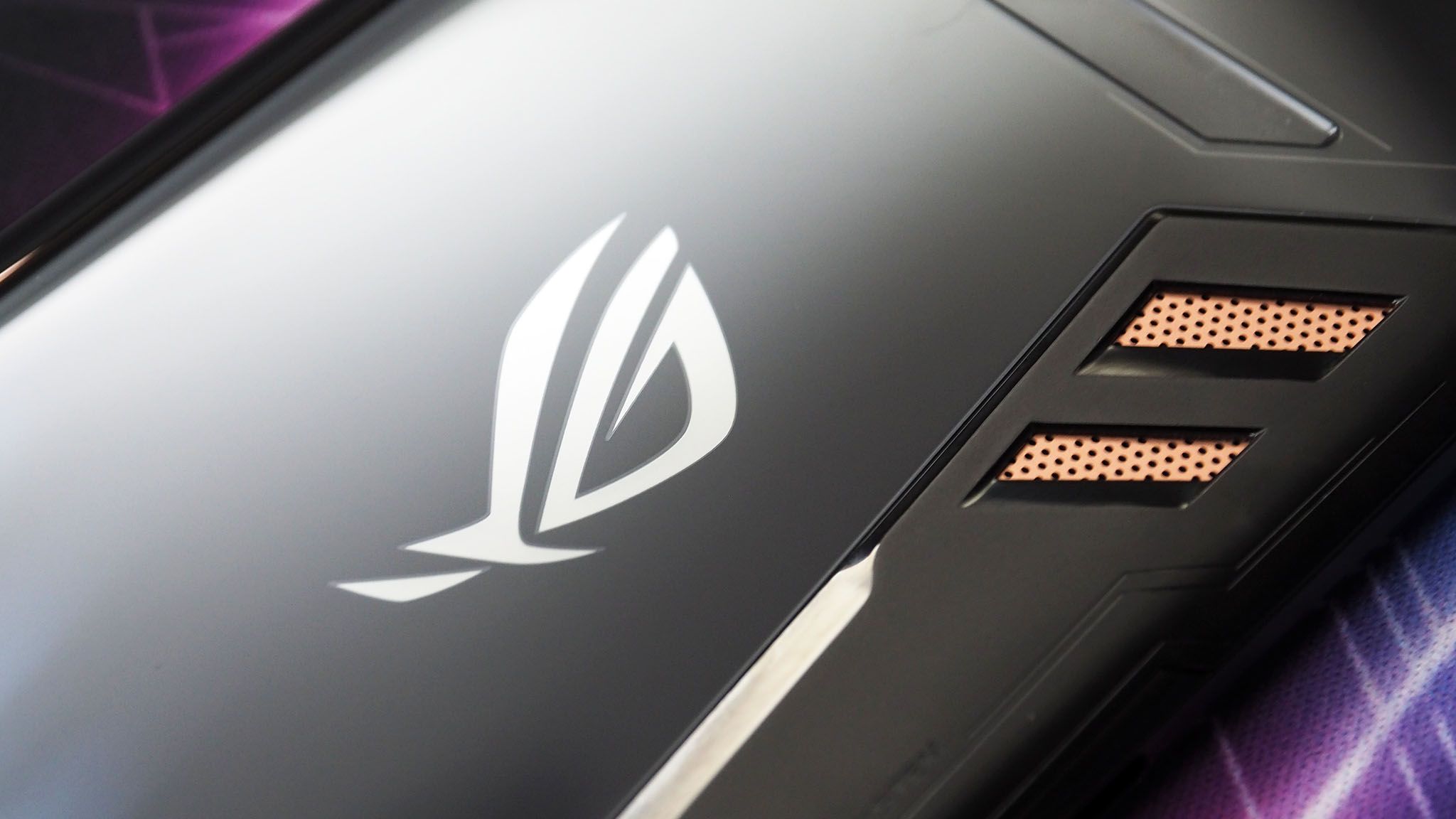 ASUS ROG Phone specs: 90Hz AMOLED display, 512GB storage