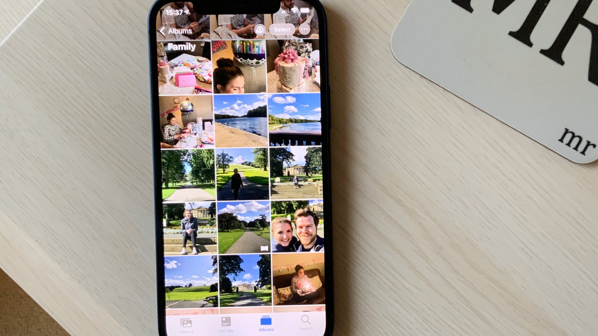 Telem&oacute;vel cheio de fotos de fam&iacute;lia