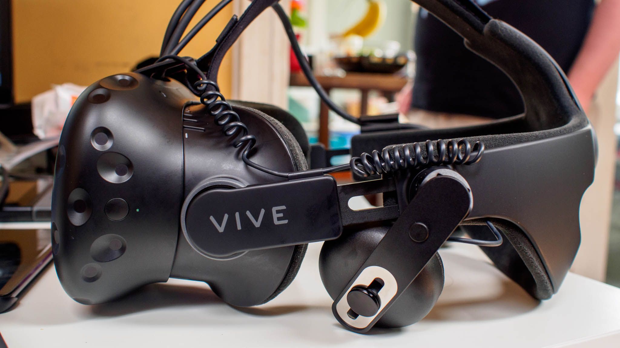 その他 HTC Vive htc-vive-headset-controller.jpg