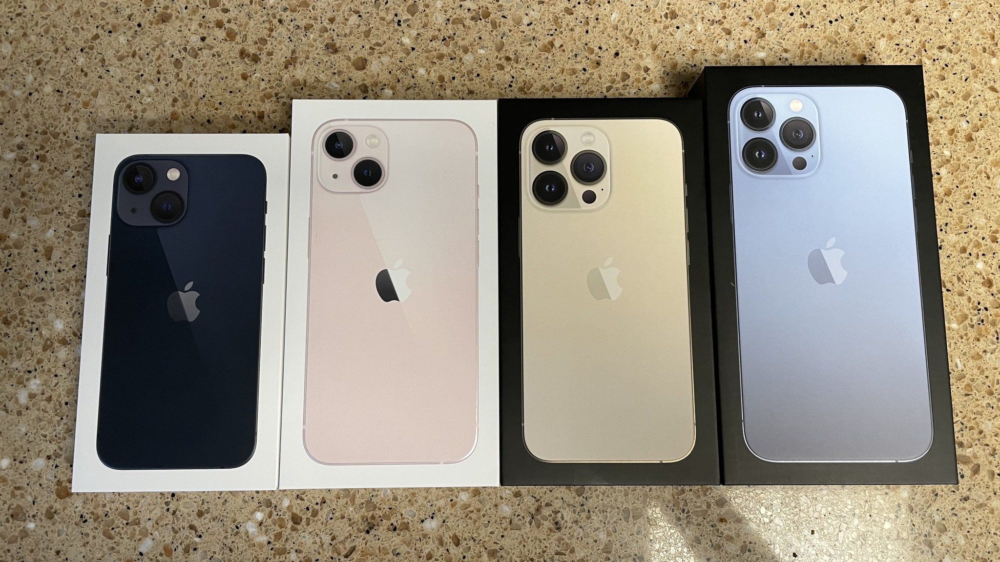 iPad と　iPhone 6s iPad mini 6 vs iPhone 13 mini - SPEED TEST - Who will win