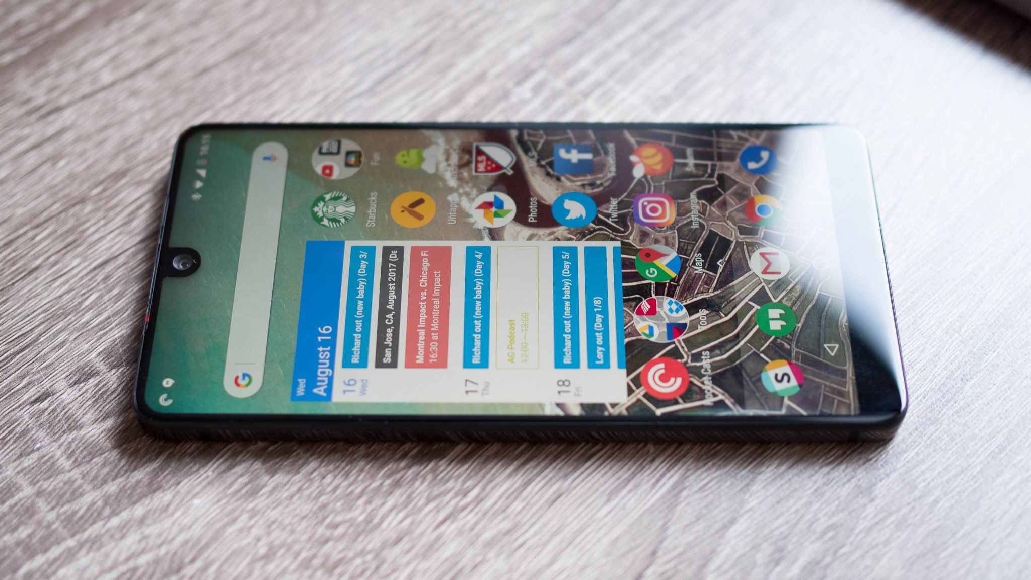 Essential phone アンドロイド10 4/128GB９８５ Essential Phone specs: Snapdragon 835, 128GB storage and dual 13MP
