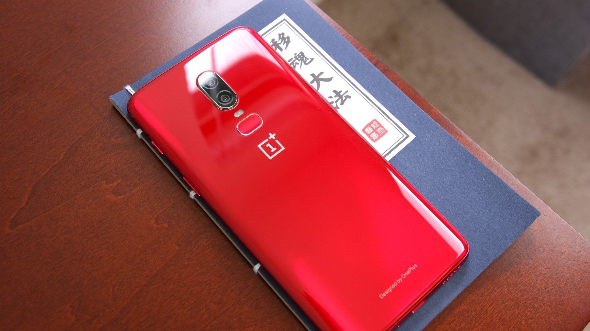 スマートフォン本体 OnePlus 6 Red 128GB ZEmPdnSfkz6NfuXAJ4AvvQ.jpg