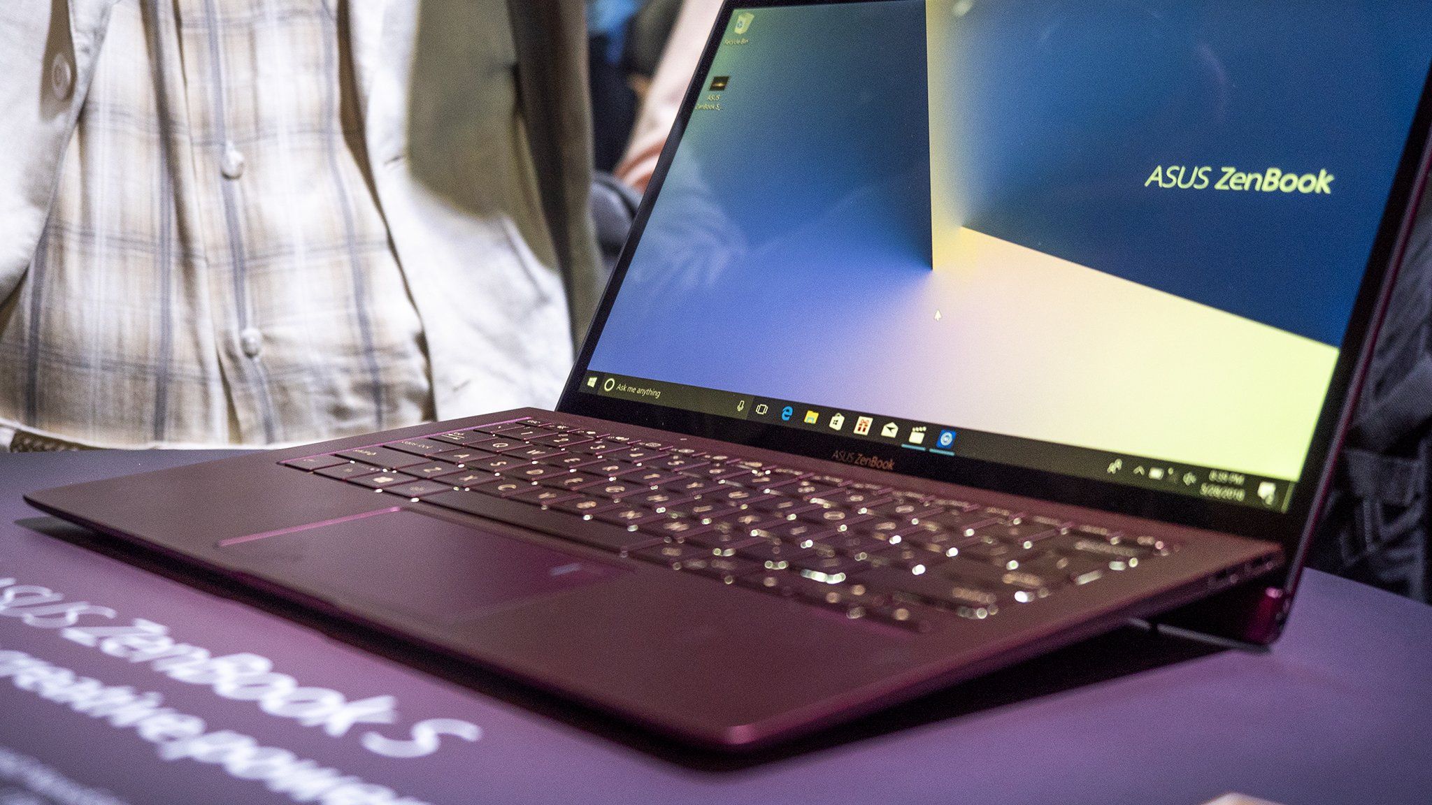 ASUS ZenBook 赤坂直営店開店1周年記念モデル ピンクゴールド ASUS