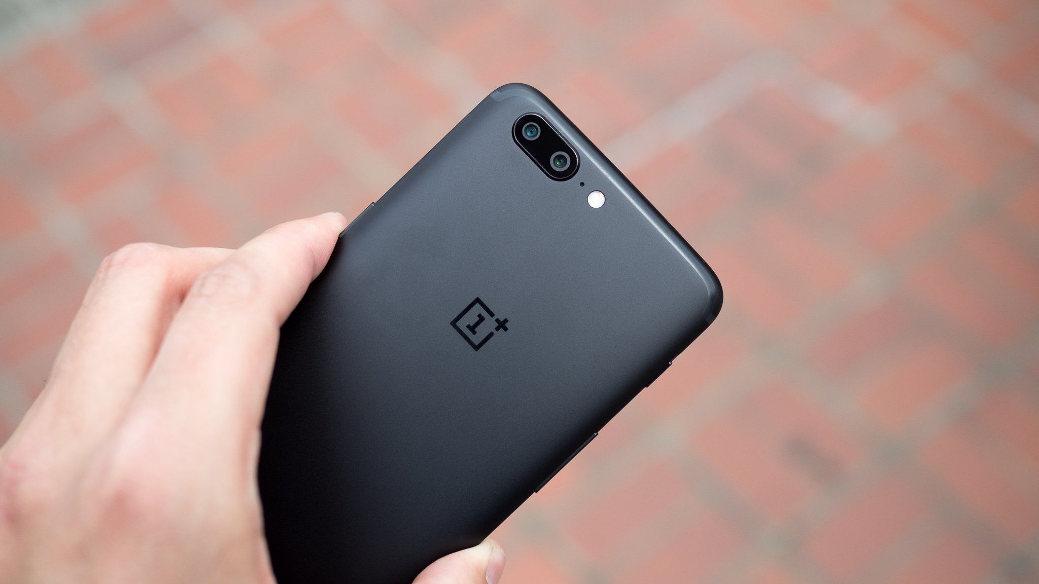 oneplus5（6GB RAM+64GB ROM)＋バッテリー Amazon.com: OnePlus 5 A5000 6GB RAM / 64GB Slate Gray