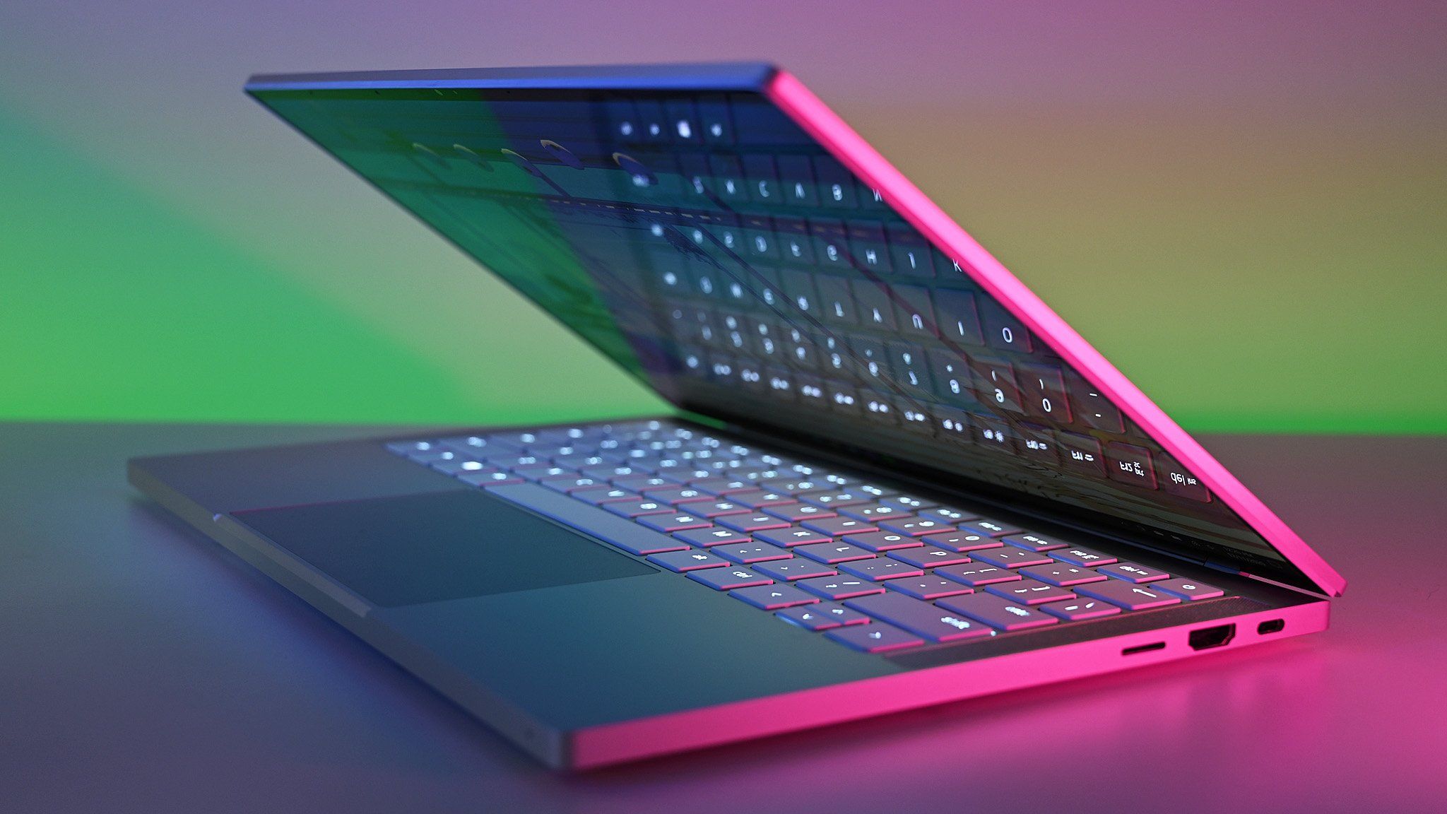 ノートPC「RAZERBLADESTEALTH」12インチUltrabook Razer、Core i7と4K