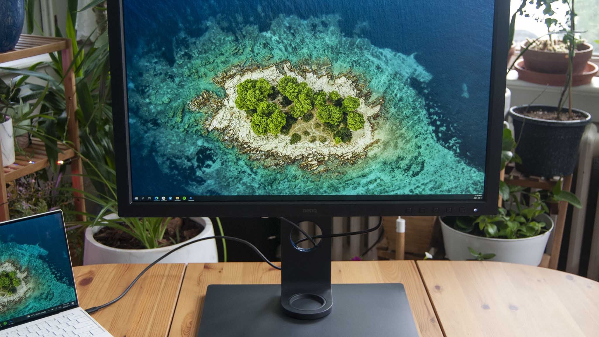 1時間のみ使用 BenQ SW271 202105_BenQ-sw271c-left45-