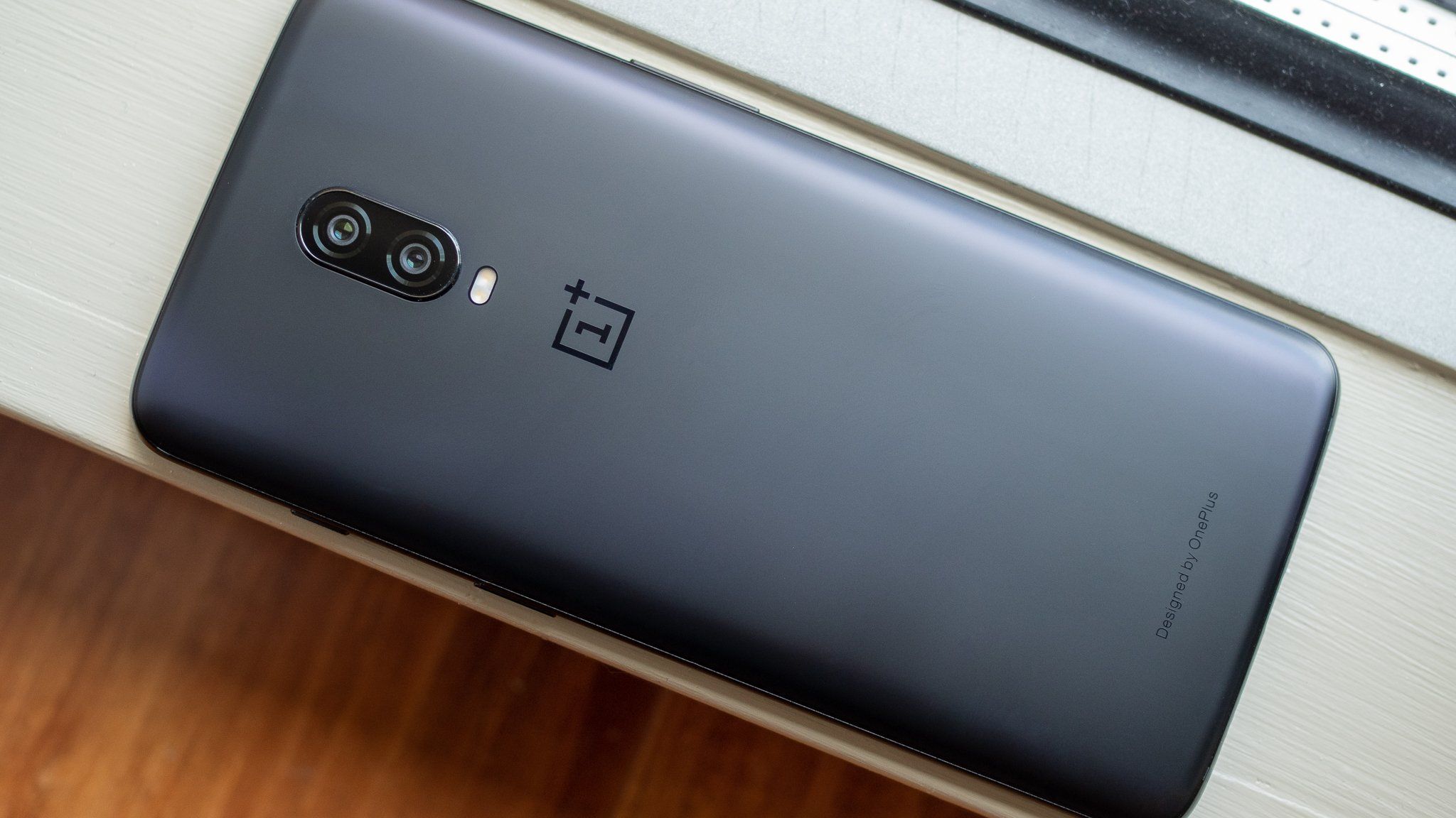 dexter Oneplus 6T kUvHuc3HrtmaabufMZ8Vpm.jpg