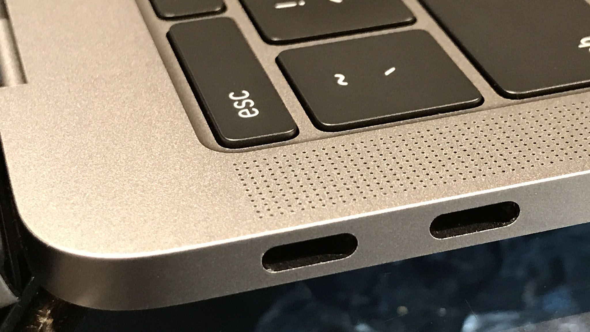 MacBook本体 MacBookPro2020 Two Thunderbolt 3 ports 14-Inch MacBook Pro With M3 Chip Has Only Two Thunderbolt 3