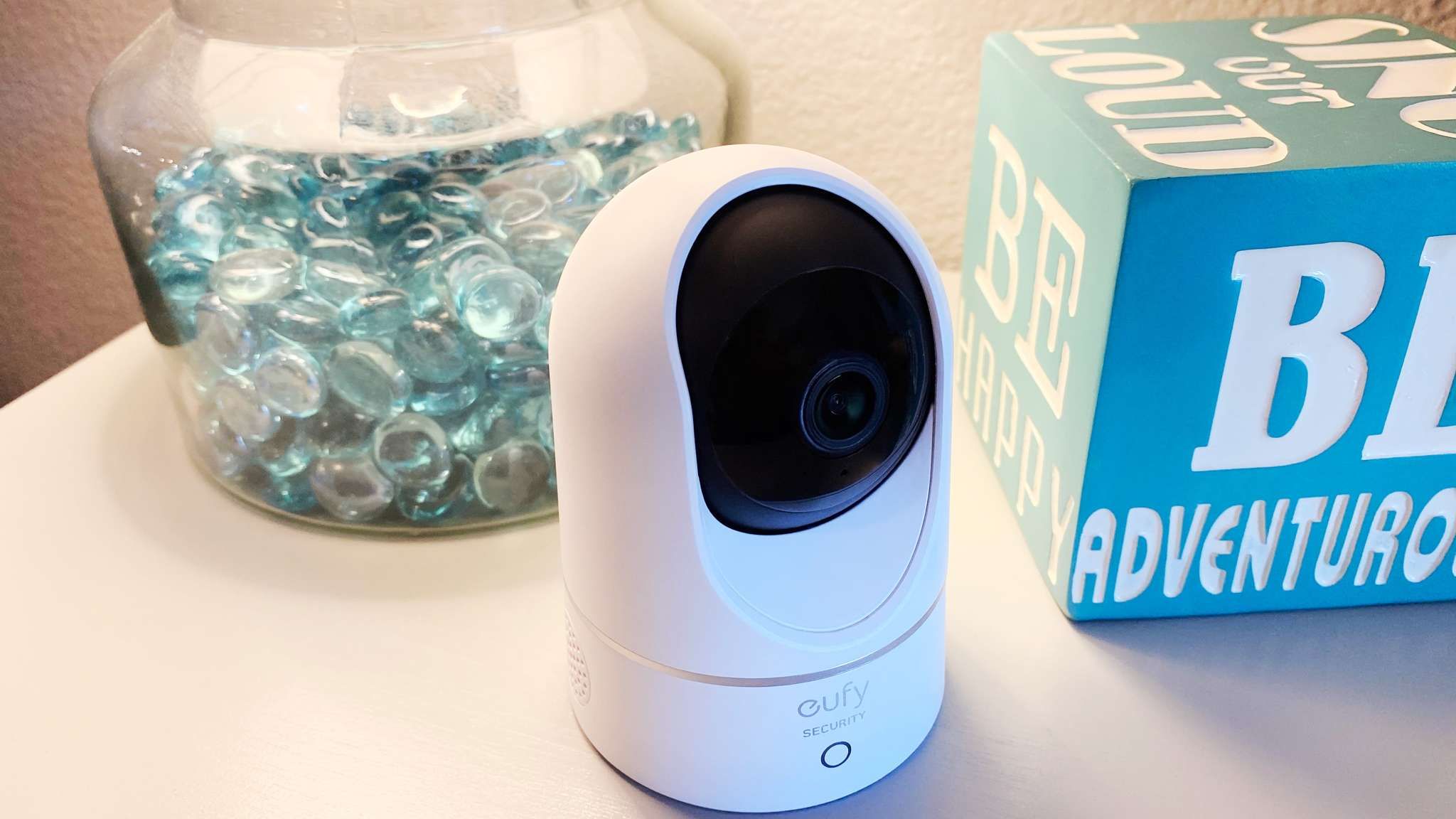 Anker Eufy IndoorCam 2K Pan & Till３つと 2K Anker Eufy Indoor Cam 2K Pan & Tilt review - very smart IP