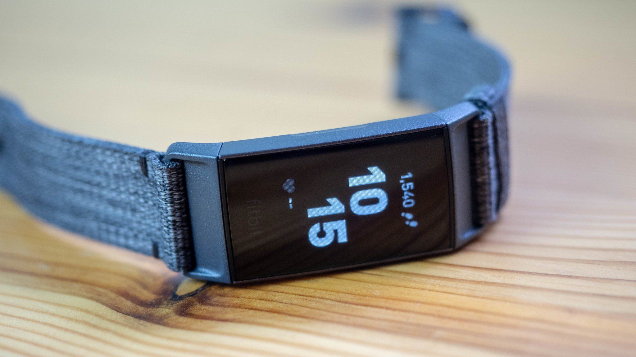 【新品未開封】 fitbit charge 3 fitbit-charge-3-family-