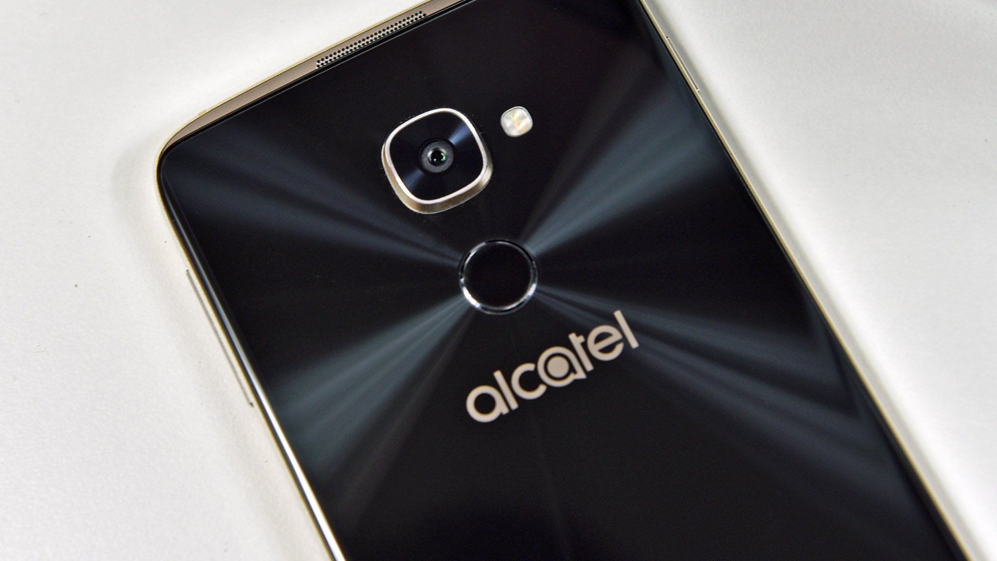 Why you shouldn't buy the Alcatel IDOL 4 Pro with Windows 10