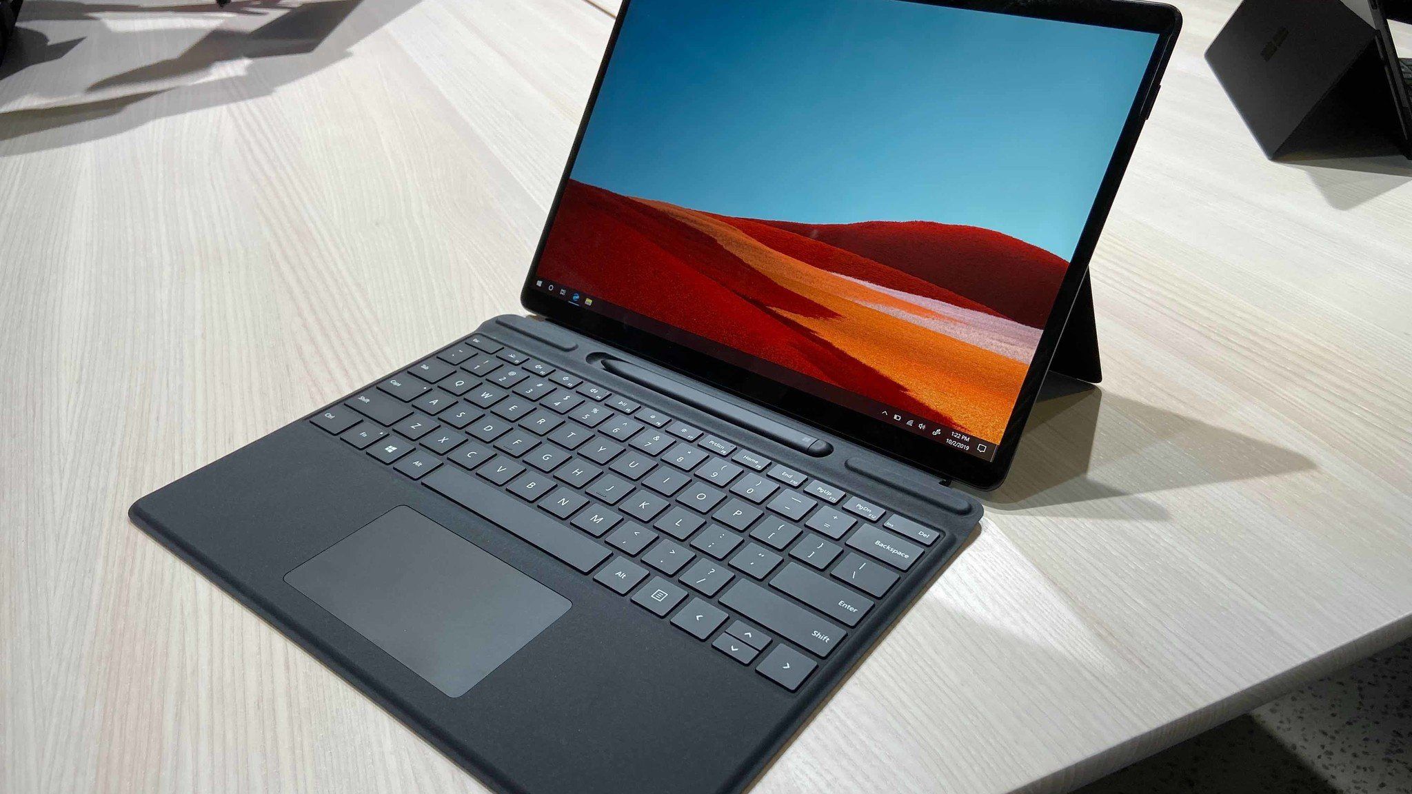 Surface Pro X（Microsoft SQ1） Amazon.com : Microsoft Surface Pro X 13in Microsoft SQ1 8GB
