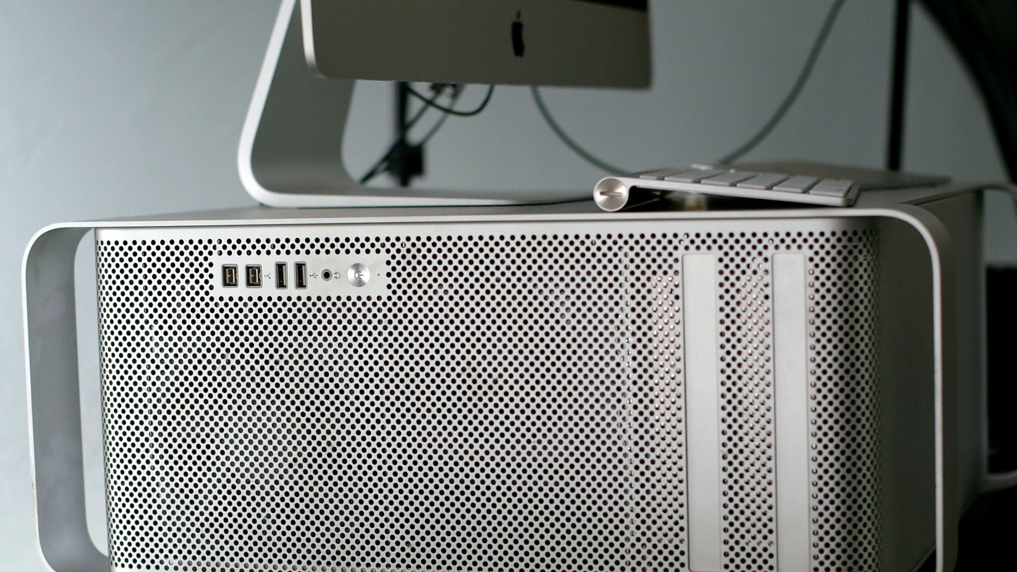 最終特価【訳アリ】Apple　MacPro A1186 (Early 2009) 最終特価【訳アリ】Apple MacPro A1186 (Early 2009)