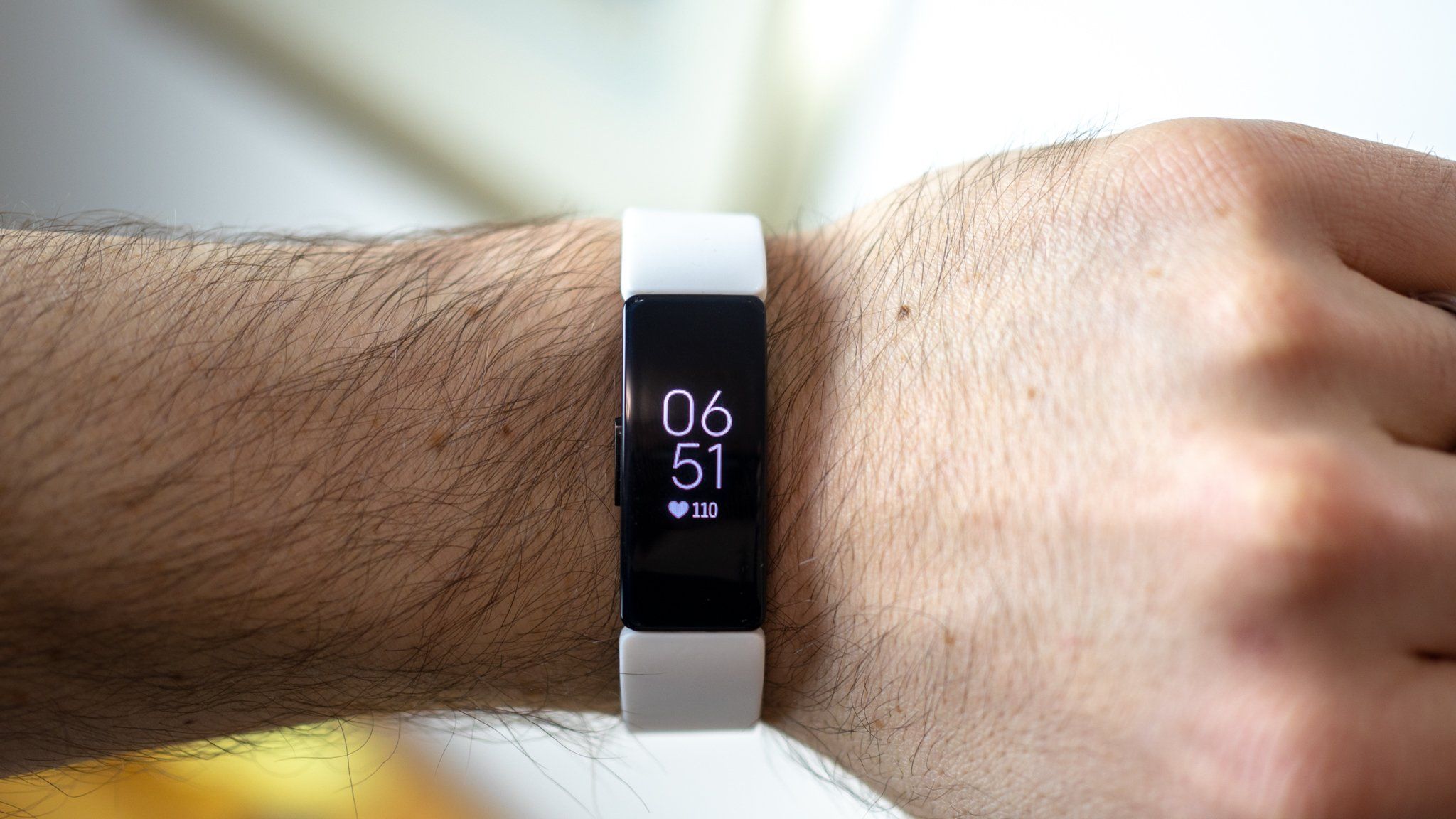 【未開封】fitbit  inspire2 新品未開封】Fitbit Inspire 2 スマートウォッチ 黒 ブラック
