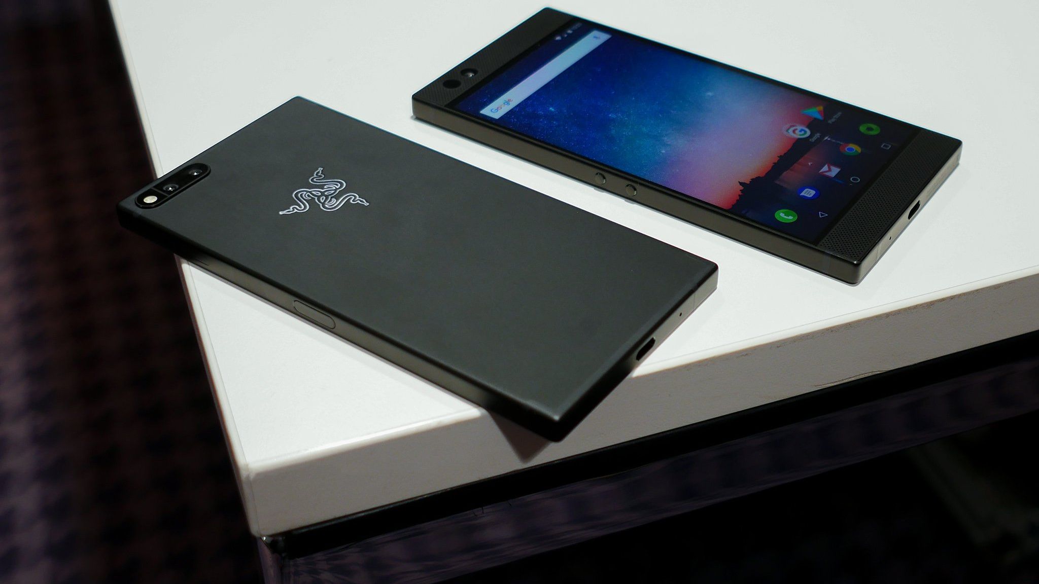 RAZER PHONE RZ35-02150100-R3U1
