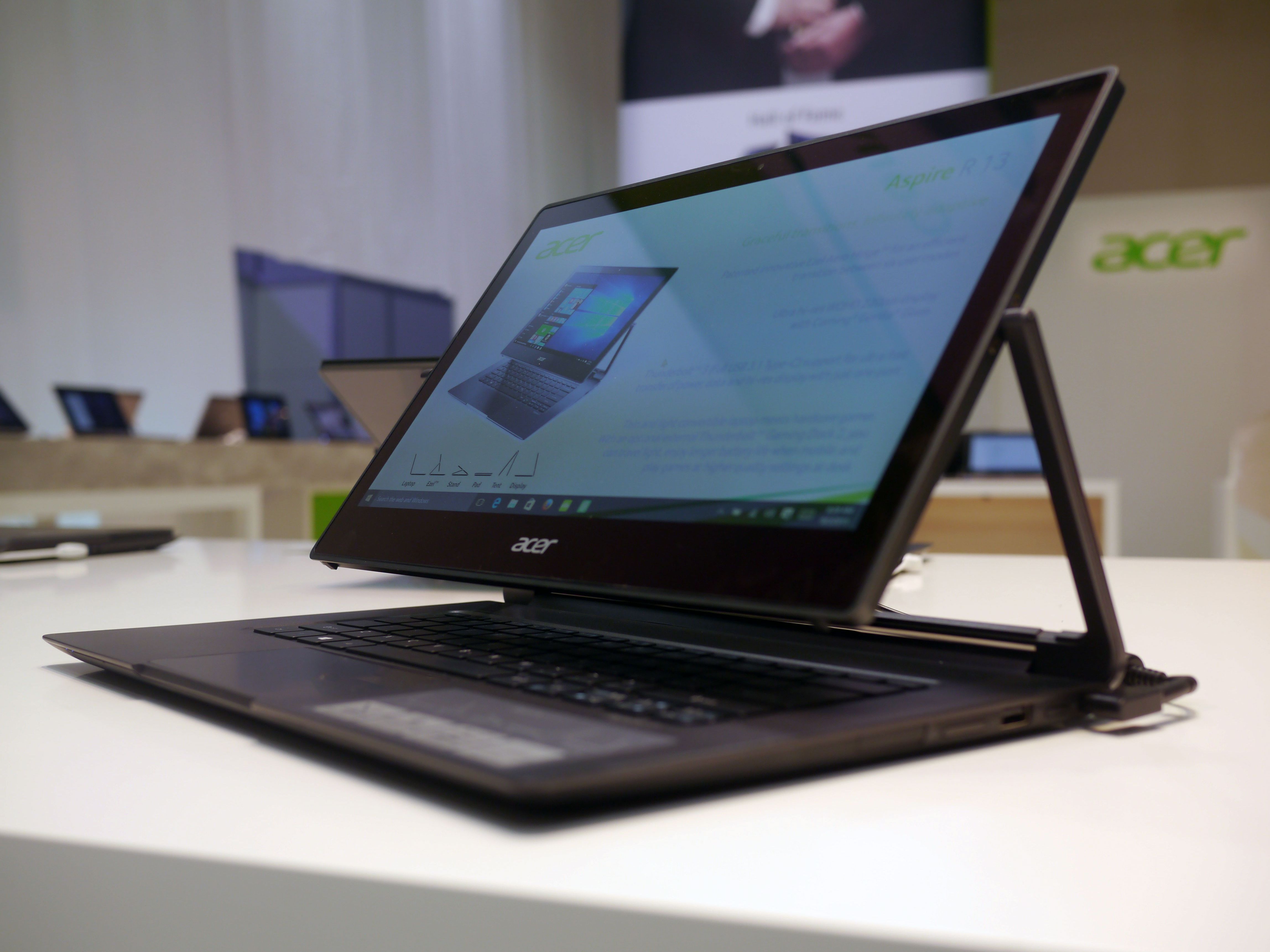 Windows 10搭載の2in1コンバーチブル型ノートPC「Aspire R13」と