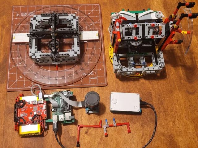 トム Raspberry Pi Lego Robot Aims To Find Stars in the Sky