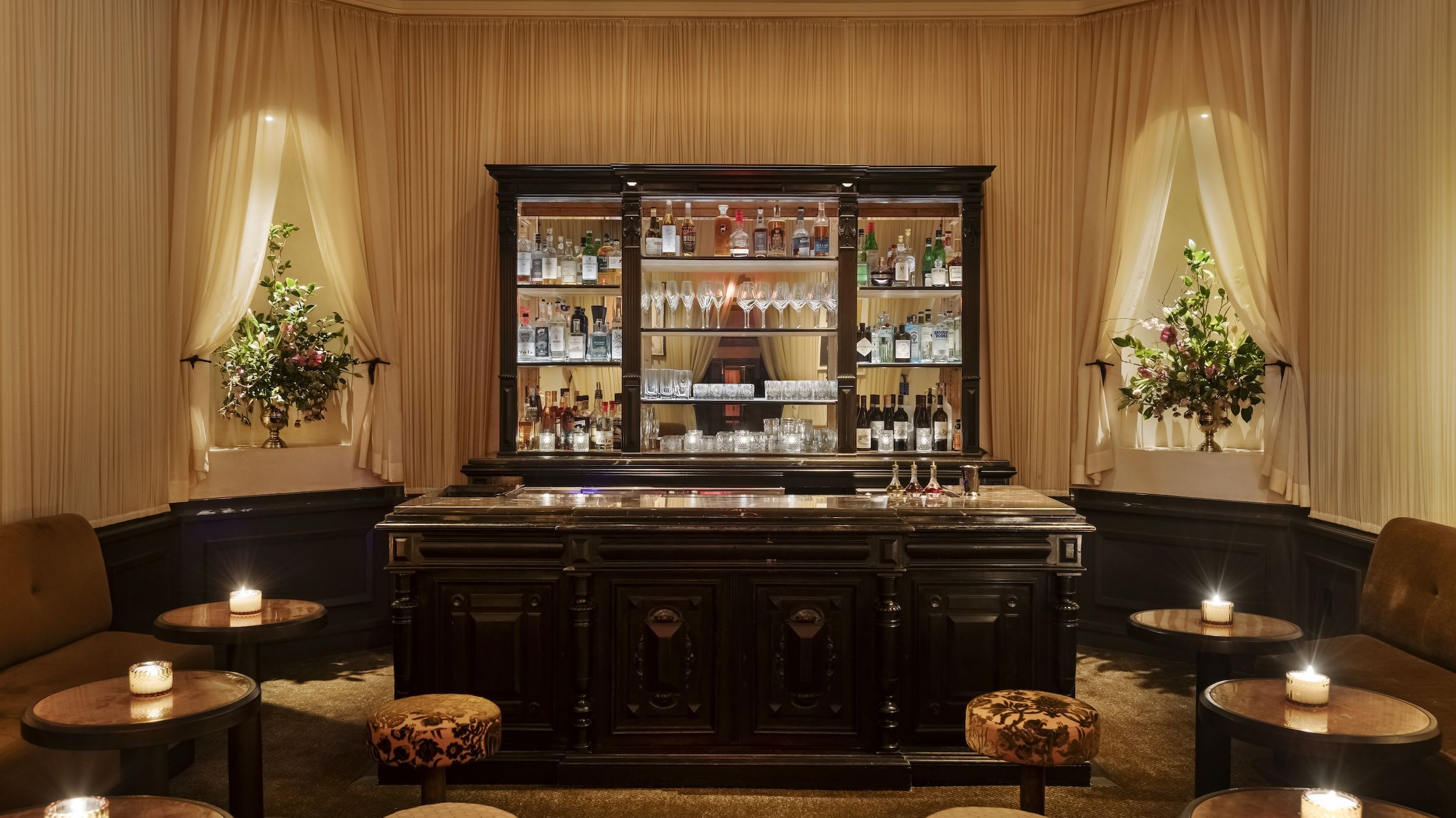 gold bar nyc dress code At People's bar, the drinks are strong and the vibes are stronger platinum color dress