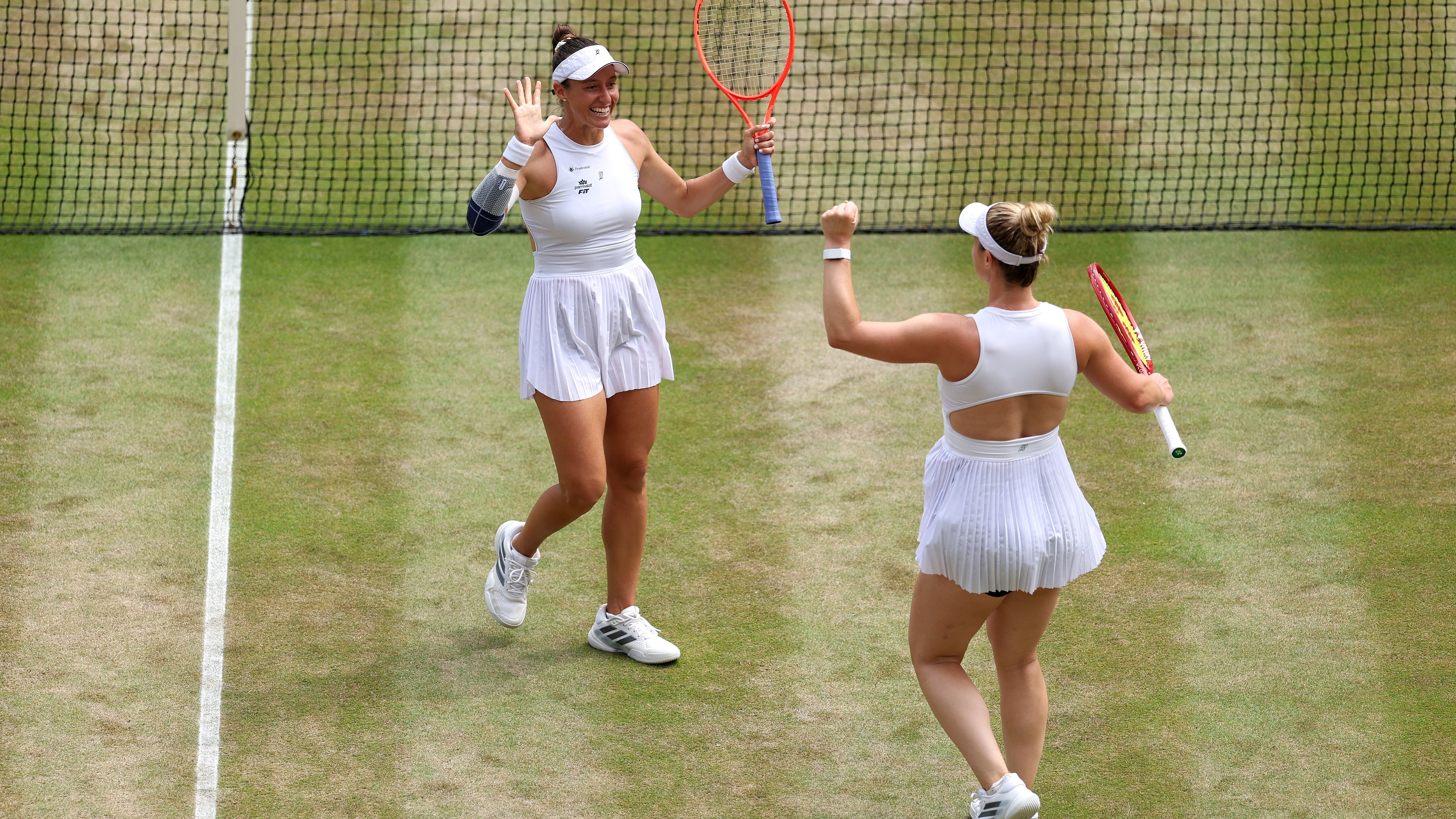 Luisa Stefani and Gabriela Dubrowski on Court 1