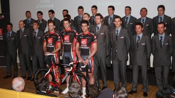 El equipo ciclista Caisse d'Epargne se presentó en París